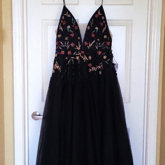 Mac Duggal Floral Beaded Appliqués & Embroidery Illustrate High Slit Gown. 10 - Picture 5 of 12